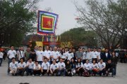 Thầy trò võ đường chụp ảnh kỷ niệm trước đền Kiếp Bạc (27/02/2011)
